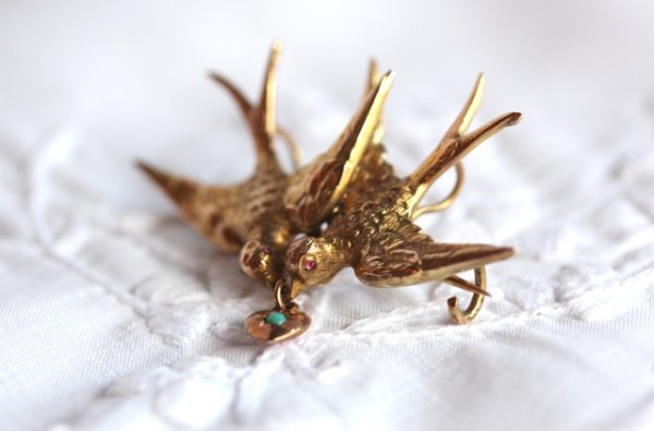 画像2: 二羽のツバメのブローチ＆ペンダント (2)