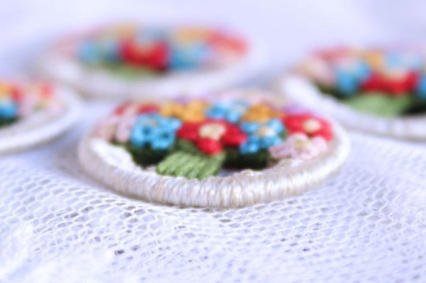 画像9: フラワーブーケの飾りボタン４個セット (9)