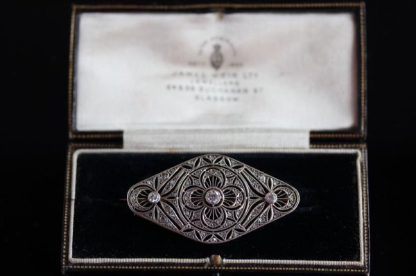 画像13: ダイヤモンド ピアッシングブローチ (13)