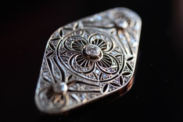 画像4: ダイヤモンド ピアッシングブローチ (4)