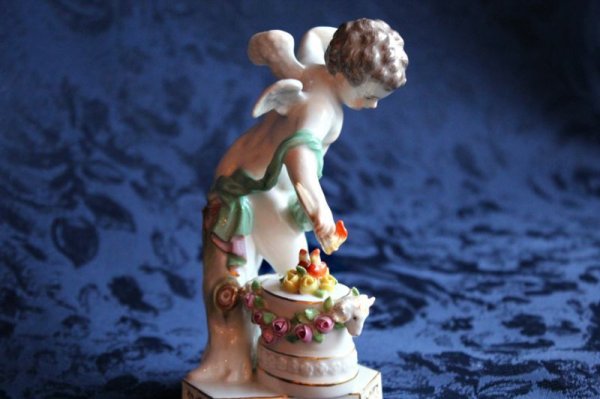 画像2: マイセン 天使人形(「箴言の天使」シリーズより) (2)